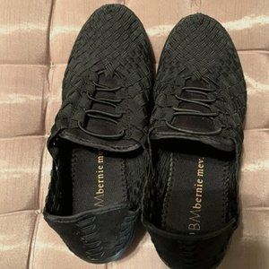 Bernie Mev Basket Weave Wedge Shoes, Blk, size EU 39; stretch elastic lacing